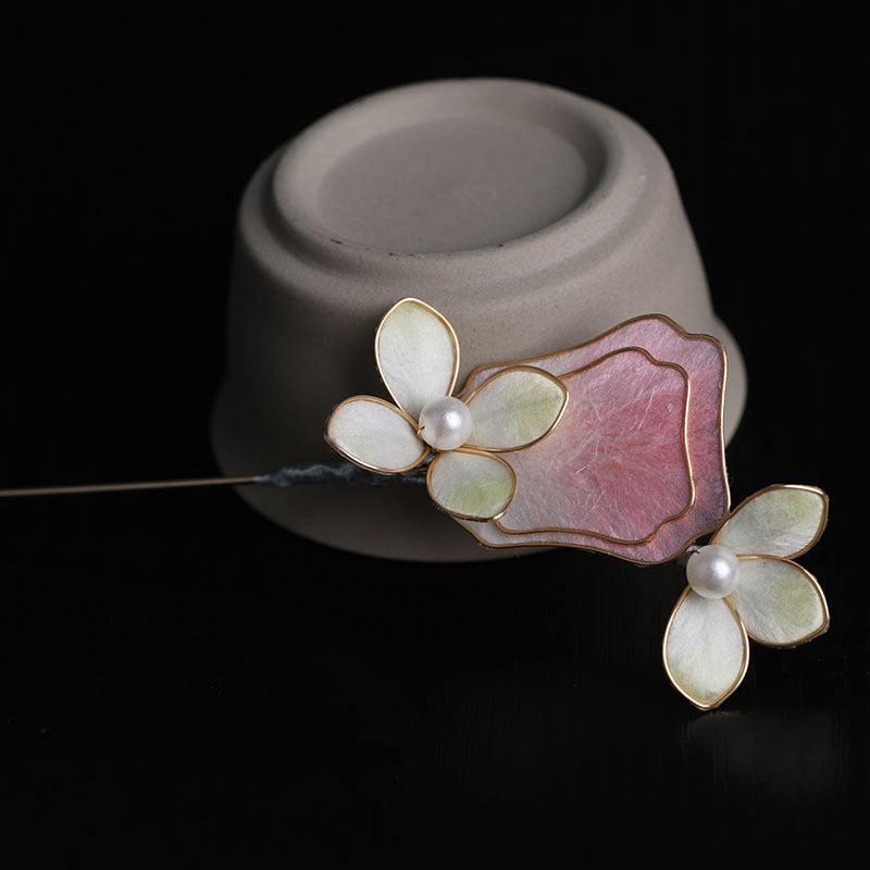 Fan Brooch arrangement display