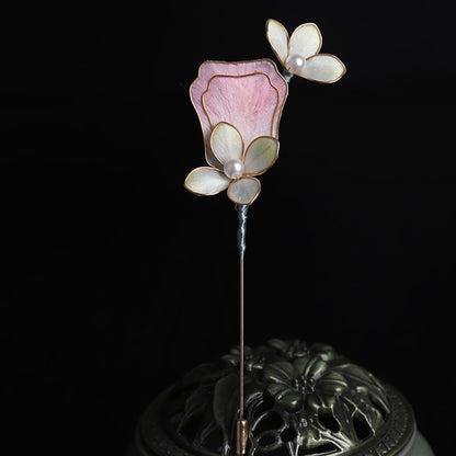Fan Brooch decorative display view